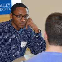 An alumnus talking to a student at the 30 Minute Mentors Event